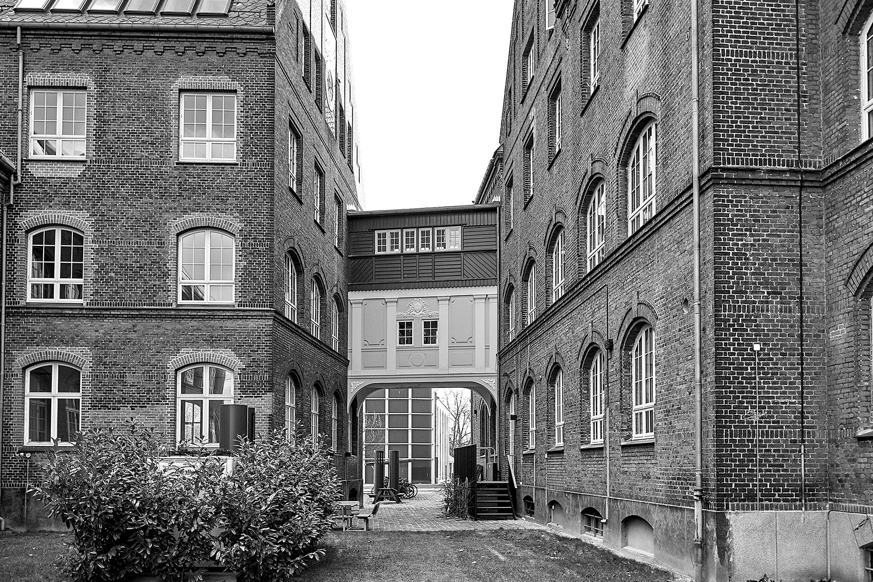 Inner courtyard of the GlobeSearch building